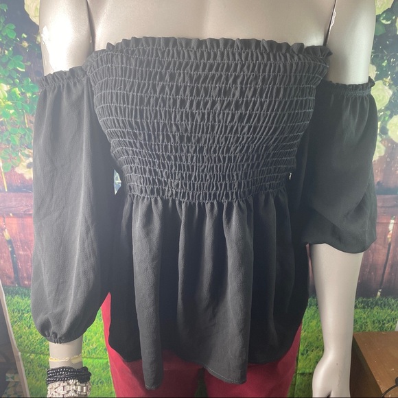 Brand New Off shoulder Top - Picture 2 of 3